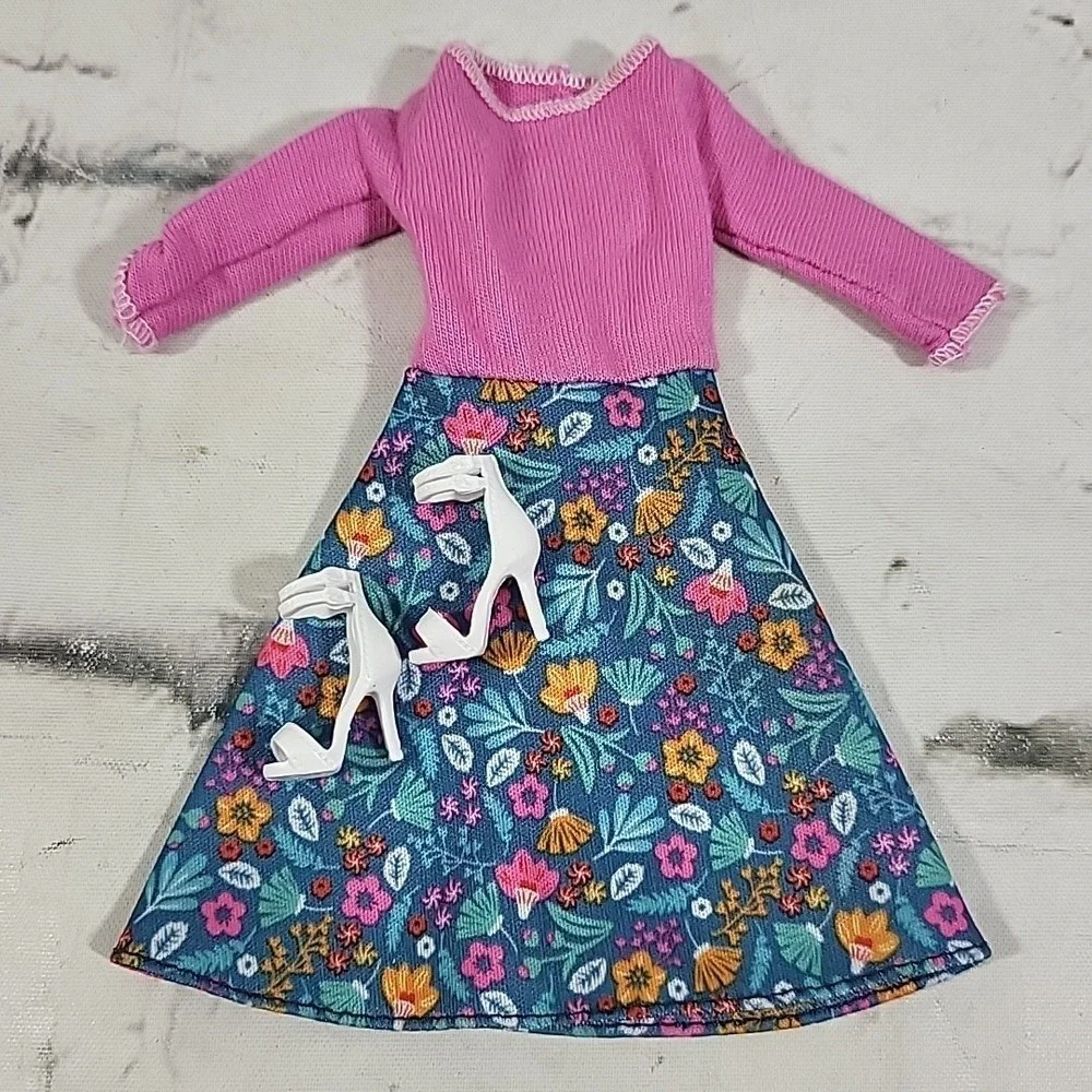 Barbie Doll Clothes Lot Pink Dresses 2 Pairs Shoes Heels‎ Mattel